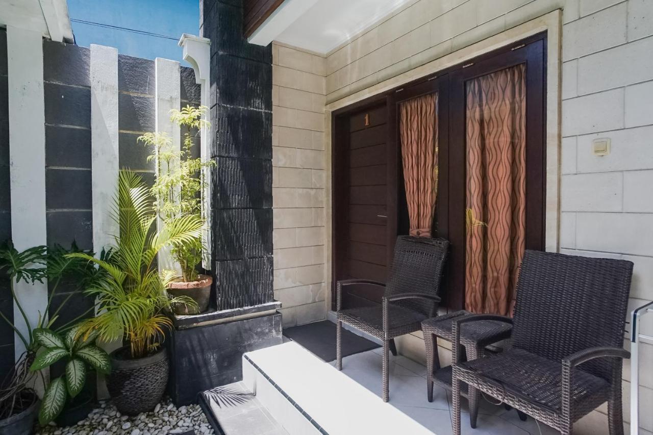 Denays Guesthouse Jimbaran Exterior photo