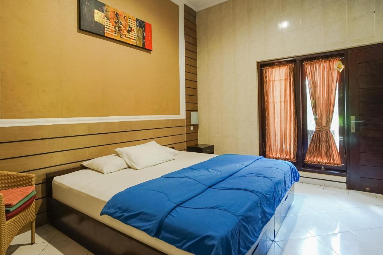 Denays Guesthouse Jimbaran Exterior photo