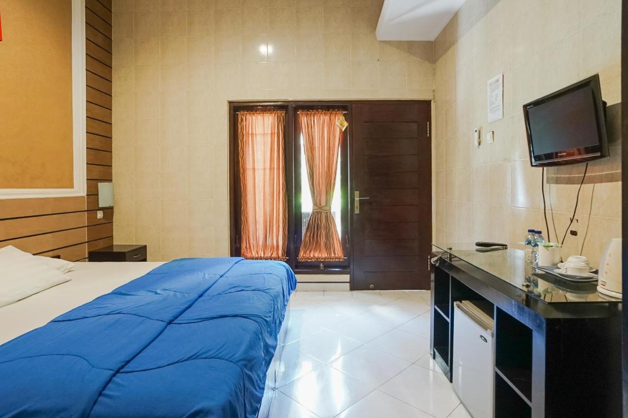 Denays Guesthouse Jimbaran Exterior photo