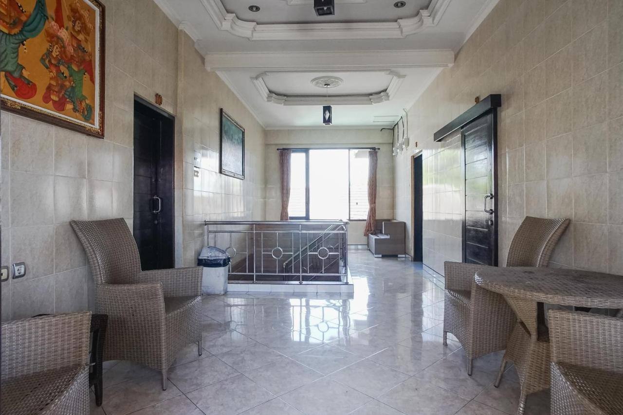 Denays Guesthouse Jimbaran Exterior photo