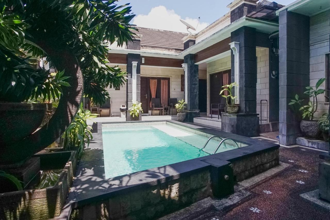 Denays Guesthouse Jimbaran Exterior photo