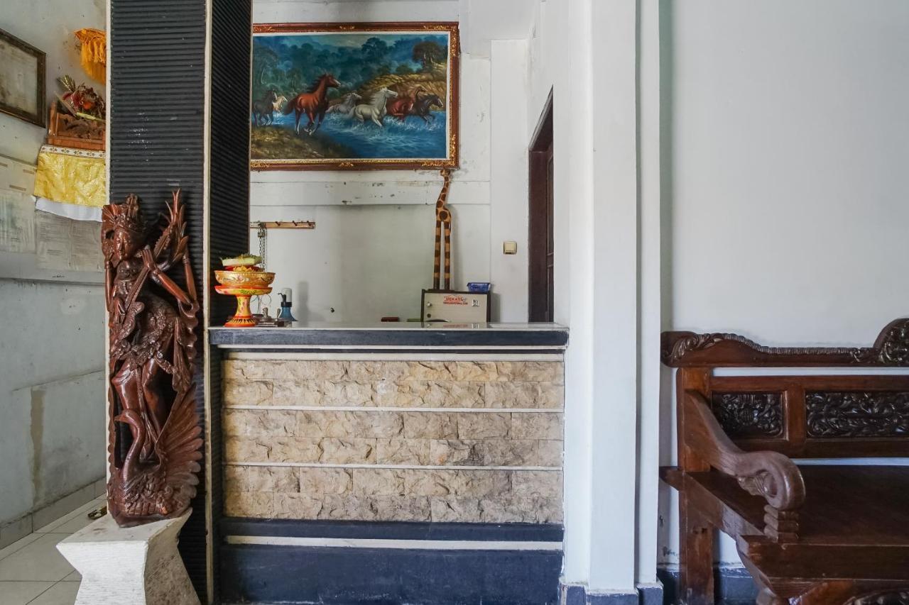 Denays Guesthouse Jimbaran Exterior photo